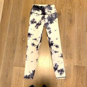 Tie dye leggings in black and white 🖤 🤍